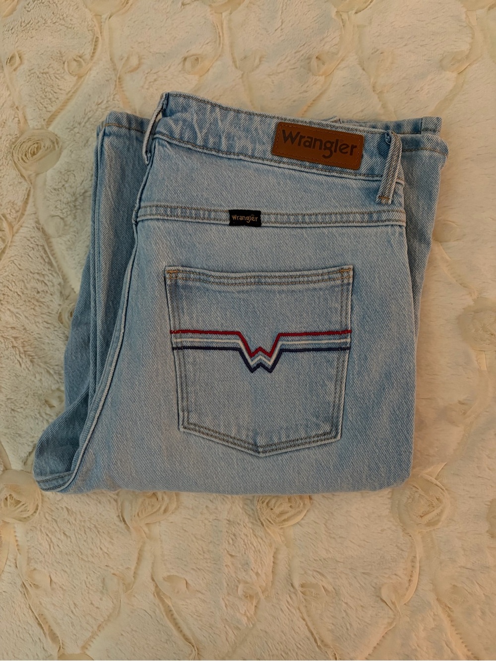 WRANGLER WOMEN'S FIERCE FLARE EMBROIDERED JEAN ❤️🤍💙 Light Wash High-Rise - Picture 7 of 7
